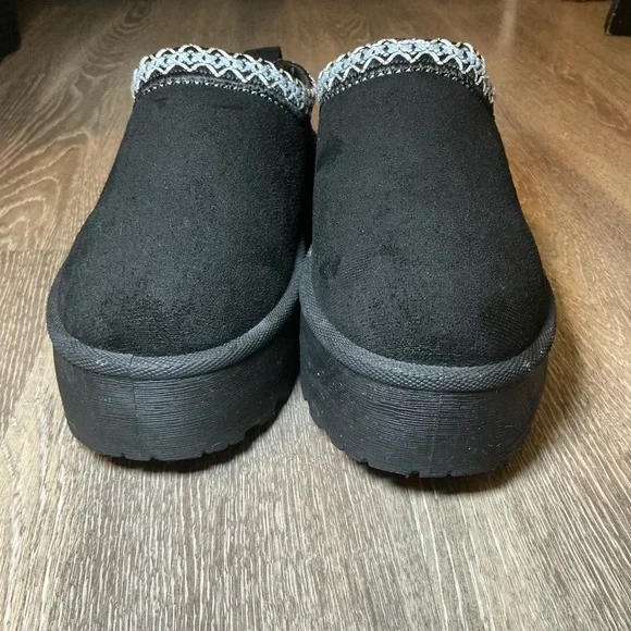 Olivia & Kate Black Slip-On Platform Shoes - Picture 2 of 4